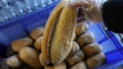 İnegöl’de belediyenin ürettiği halk ekmek satışları başladı. 240 gram ekmek
