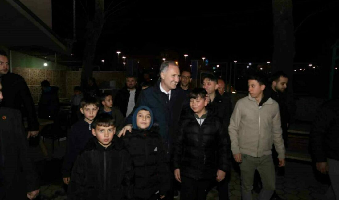 İnegöl Belediyesi’nden 2 camide kandil ikramı İnegöl Belediyesi Berat Kandilinde Mesudiye ve Kurşunlu Mahallelerinde yatsı namazı