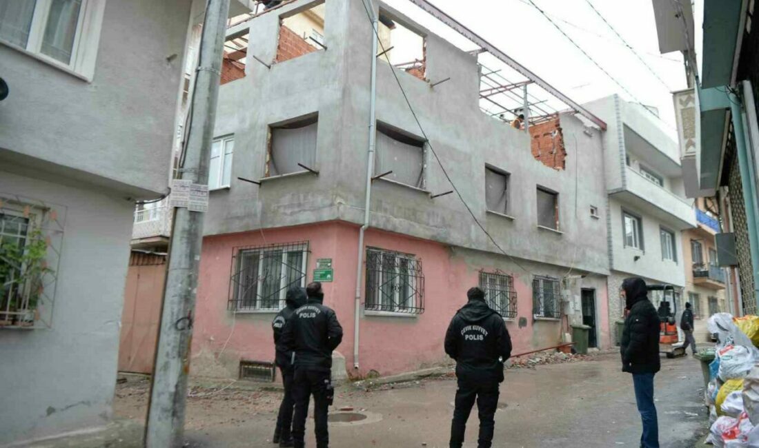Osmangazi Belediyesi, Koğukçınar Mahallesi’nde tek katlı bir evin üzerine kaçak