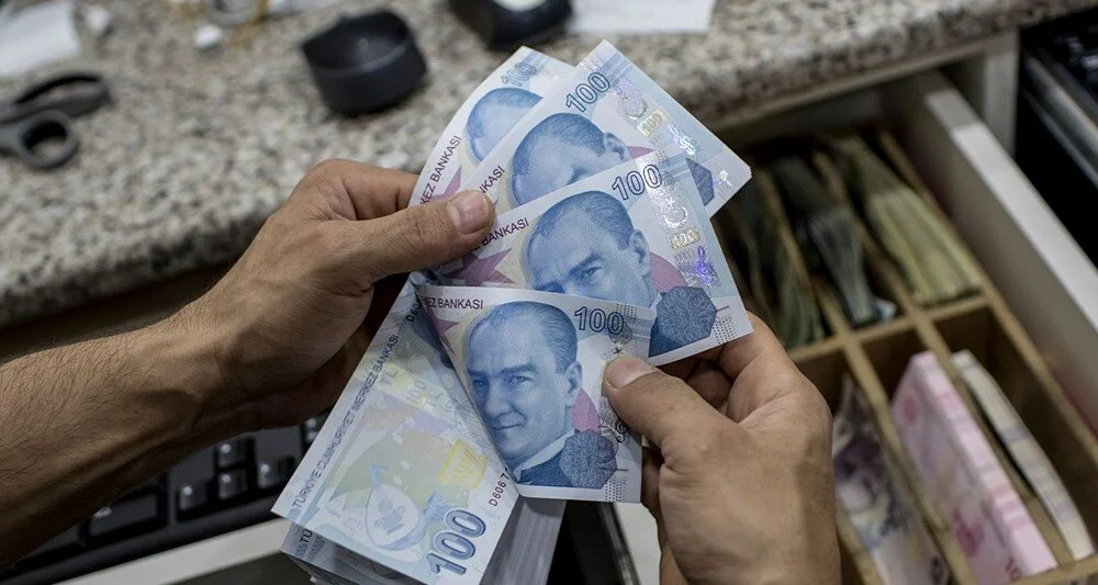 Bayram ikramiyesi ne kadar olacak? Emeklinin talebi belli oldu… Milyonlarca emekli bayram ikramiyelerine yapılacak zammı bekliyor. 3 bin lira