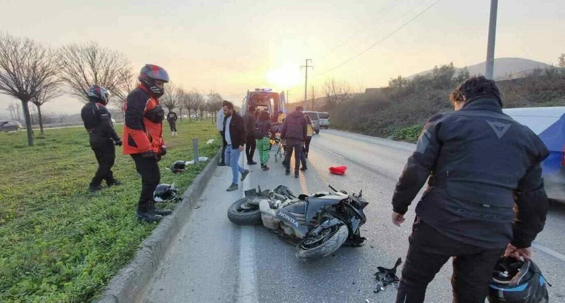 Kadın Motosiklet Kulübü Başkanı kazada ağır yaralandı Bursa’nın Orhangazi ilçesinde otomobile arkadan çarpan motosikletin sürücüsü ağır yaralandı.