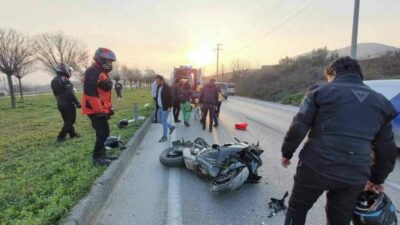 Bursa’nın Orhangazi ilçesinde otomobile arkadan çarpan motosikletin sürücüsü ağır yaralandı.