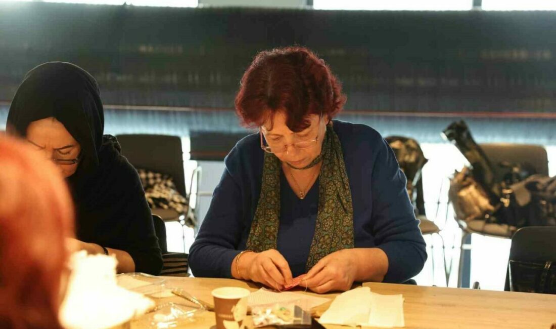 Kadınlardan sevgililer gününe özel kapı süsleri Nilüfer Belediyesi, 14 Şubat Sevgililer Günü’ne özel “Kapı Süsü Atölyesi”