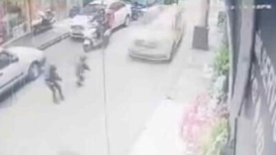 Bursa’da, sokak arasında arkadaşıyla kar topu oynarken, taksinin çarptığı çocuk