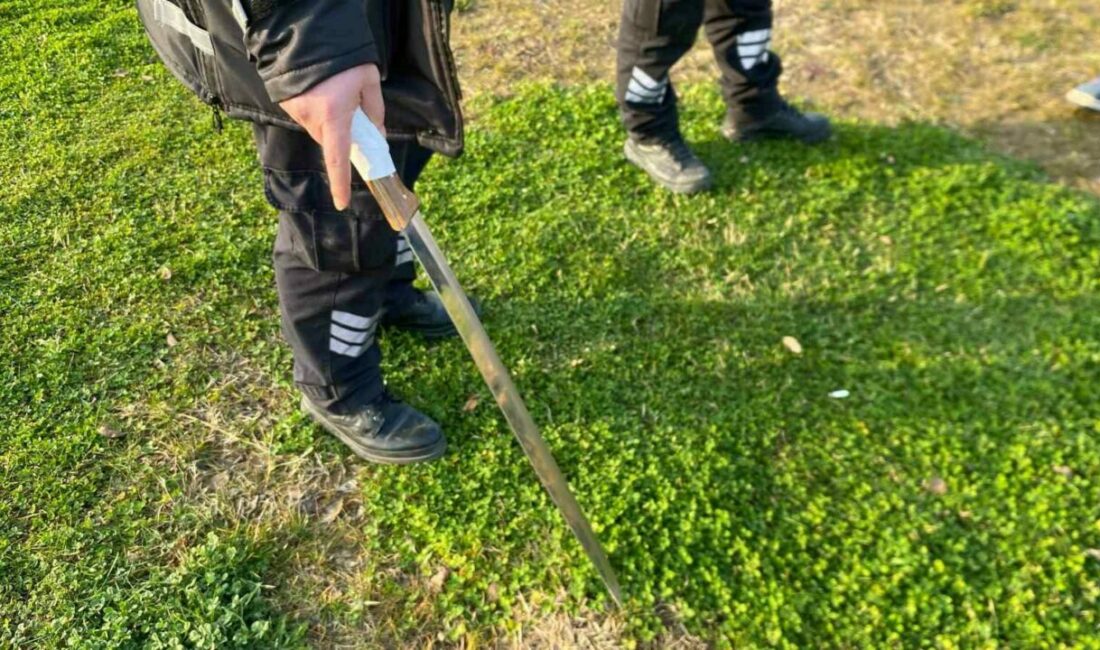 Kavgayı ayıran güvenlik görevlisi döner bıçağıyla yaralandı Bursa’da iki grup arasında çıkan kavgaya müdahale eden güvenlik görevlisi,