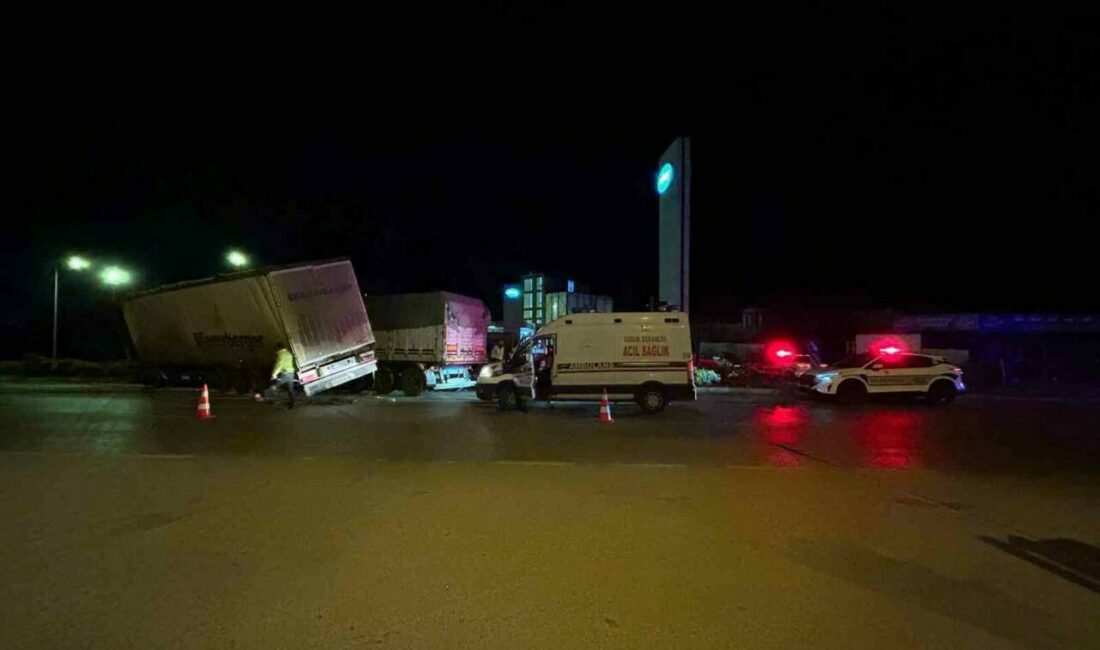 Kavşakta çarpışan tırların sürücüleri yaralandı Bursa’nın Karacabey ilçesinde kavşakta çarpışan tırların sürücüleri yaralandı. Edinilen bilgiye