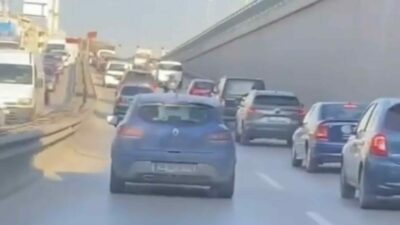 Bursa’da seyir halindeki sürücü bir anlık dalgınlık nedeniyle önündeki otomobile