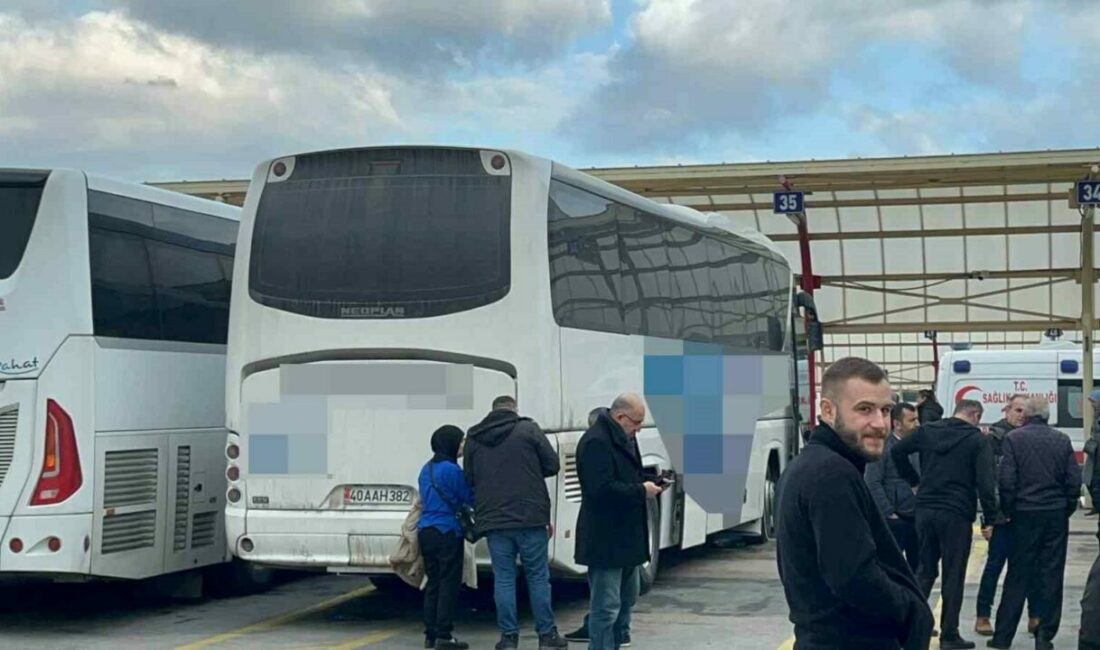 Kilometrelerce herkes onu uyuyor sandı otobüs mola verince öldüğü anlaşıldı Kayseri’den Bursa’nın Karacabey ilçesine gitmek için otobüse binen 81 yaşındaki