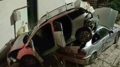 Bursa’nın Gemlik ilçesinde sürücüsünün kontrolünden çıkan otomobil, park halindeki aracın