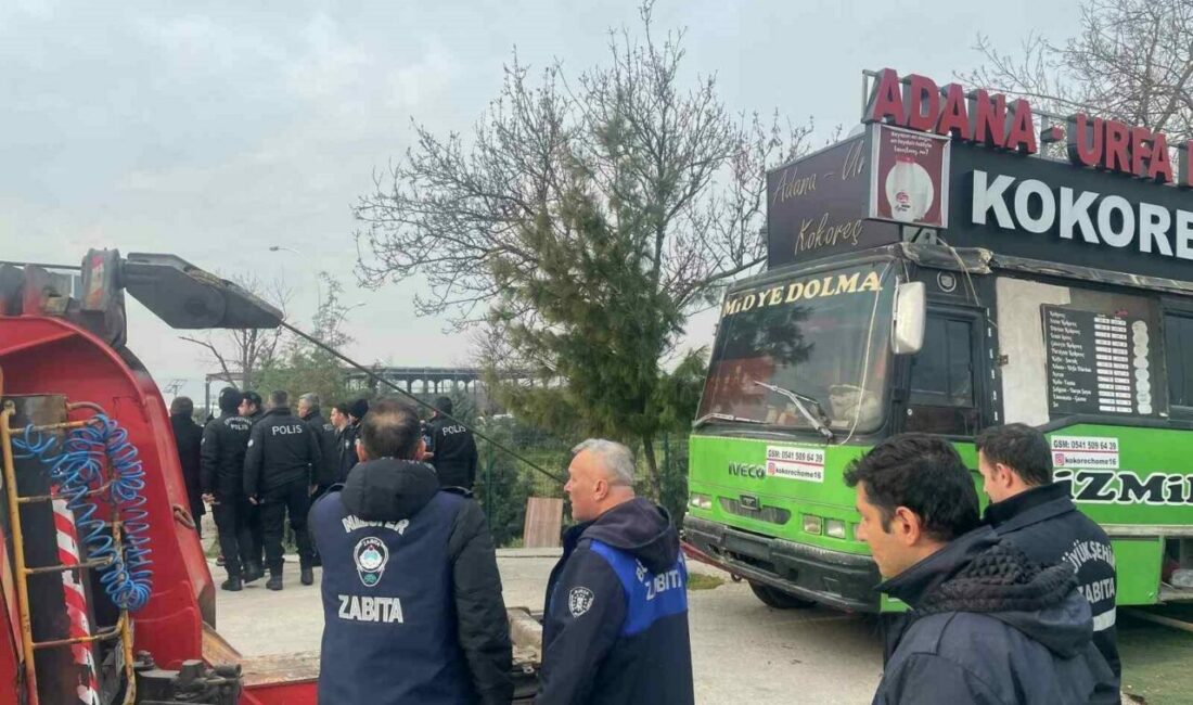 Lokanta minibüslere operasyon Nilüfer ilçesinin 23 Nisan Mahallesi’nde kaldırımları işgal ederek yemek hizmeti