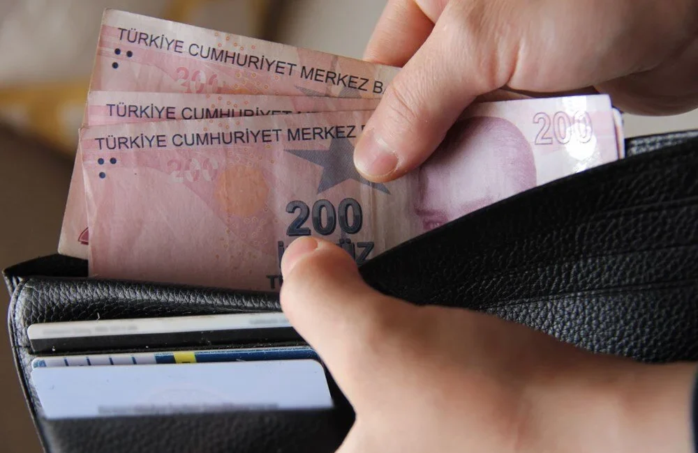 Emekli bayram ikramiyesi ne kadar olacak? SGK Başmüfettişi Karakaş net rakam verdi Milyonlarca emekli, 2025 yılı Ramazan ve Kurban Bayramı'nda alacakları bayram
