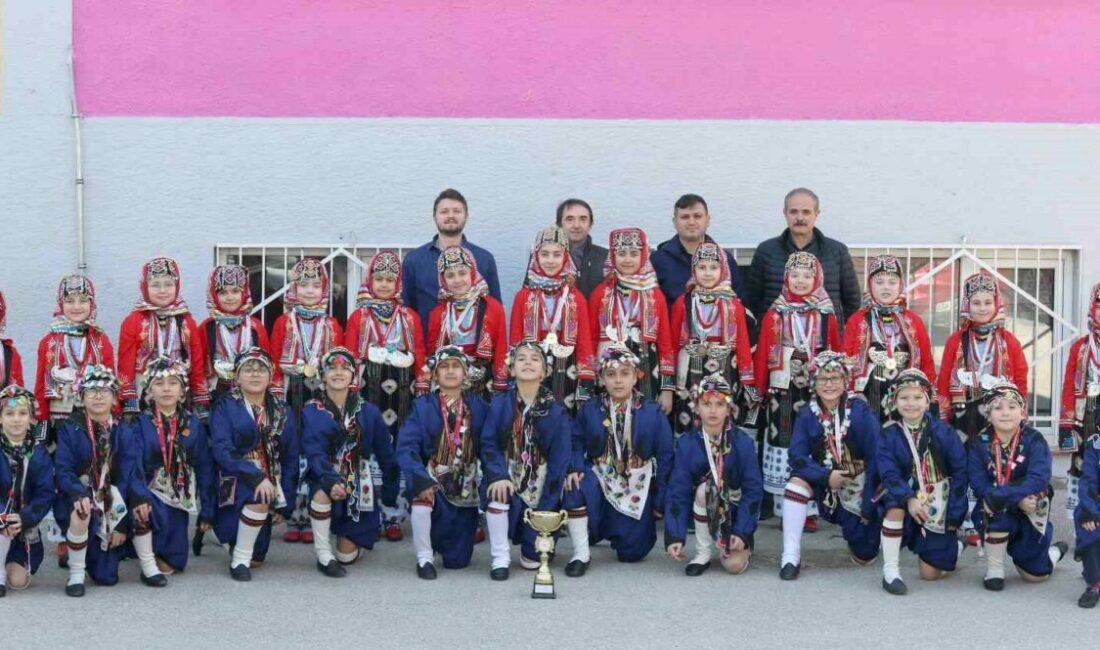 Türkiye Halk Oyunları Federasyonu tarafından düzenlenen Okul Sporları Halk Oyunları
