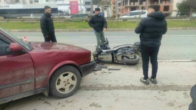 Bursa’nın Orhangazi ilçesinde bir akaryakıt istasyonu önünde Tofaş Kartal marka