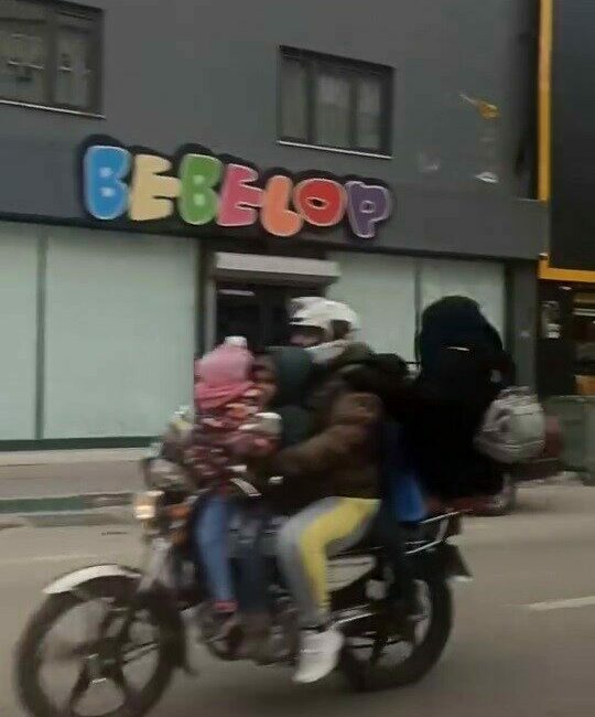 Bursa’da motosiklete anne, baba ve 4 çocuk binerek seyahat etmeye