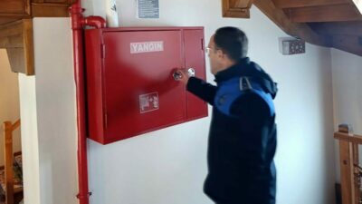 Mudanya Belediyesi’nin ilçedeki otellere yönelik denetimleri sürüyor. Ekipler denetimde deprem,