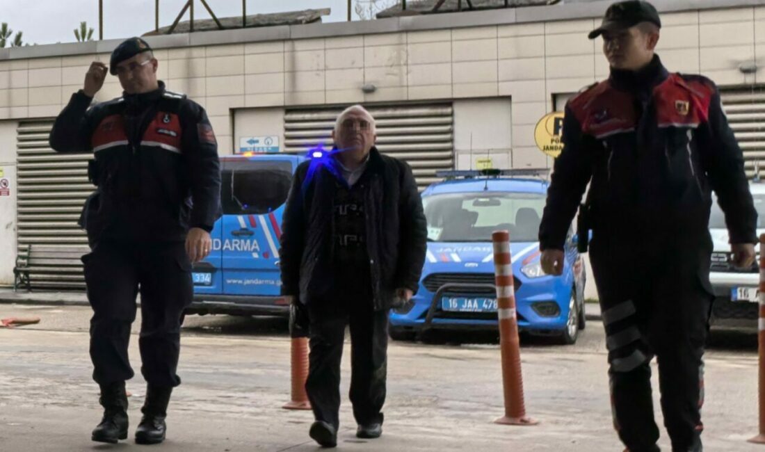 Müdür yardımcısını sokak ortasında darbetti Bursa’nın İnegöl ilçesinde bir şahıs, oğluna vurduğu iddia edilen müdür