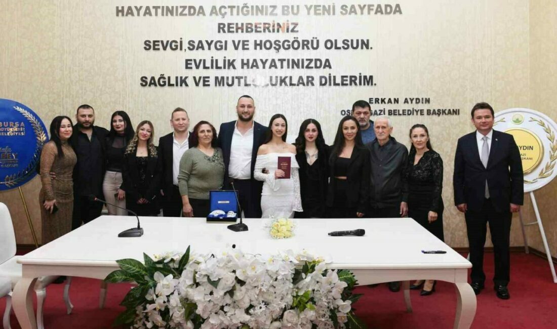 Nikahı kıyılacak çifte Başkan Aydın’dan ’Sevgililer Günü’ sürprizi Osmangazi Belediye Başkanı Erkan Aydın, 14 Şubat Sevgililer Günü’nde nikah