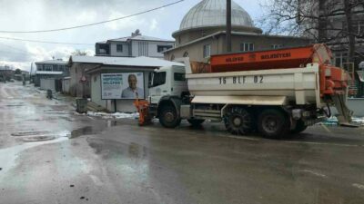 Nilüfer Belediyesi ekipleri, kar yağışı ve soğuk hava nedeniyle ilçe