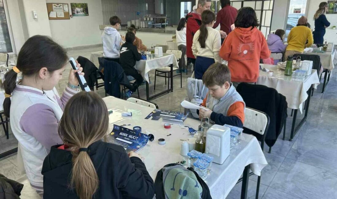 Öğrenciler, üretimi yerinde inceledi Bursa Büyükşehir Belediyesi tarafından düzenlenen ‘Yarıyıl Şenliği’ etkinlikleri kapsamında yaklaşık