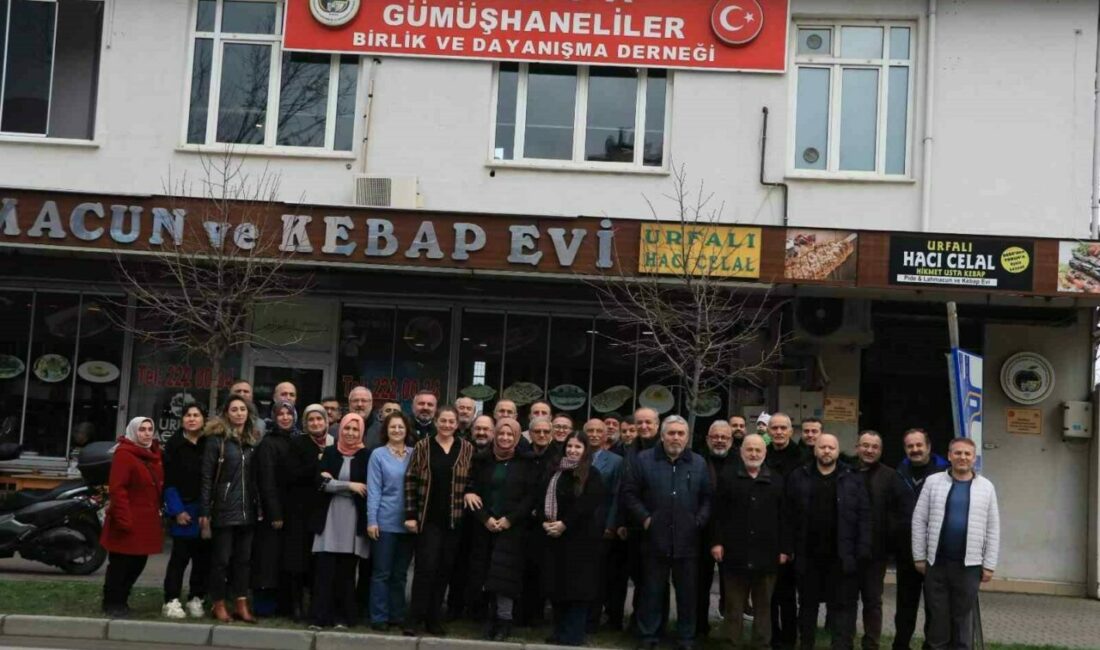 Öğretmeniyle 40 sene sonra Bursa’da bir araya geldi Bursa Gümüşhaneliler Birlik ve Dayanışma Derneği’nin Bursa’da görev yapan Gümüşhaneli