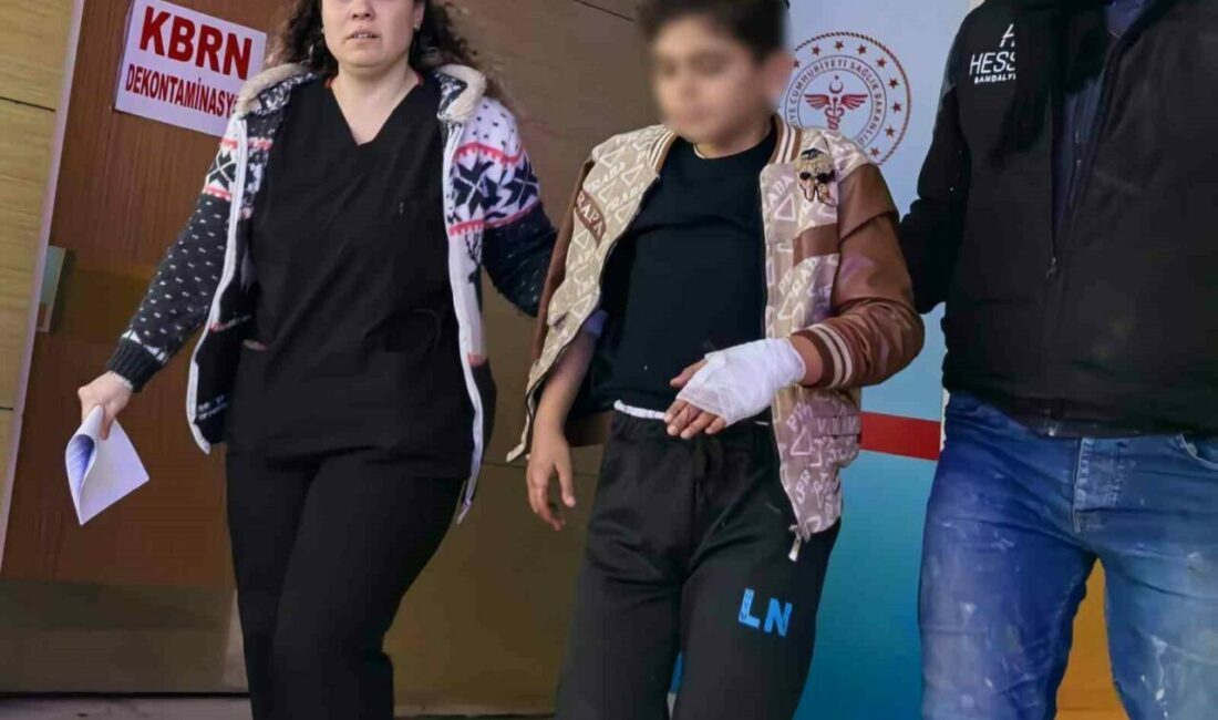 Bursa’nın İnegöl ilçesinde bir ortaokulda meydana gelen olayda duvara tırmanırken