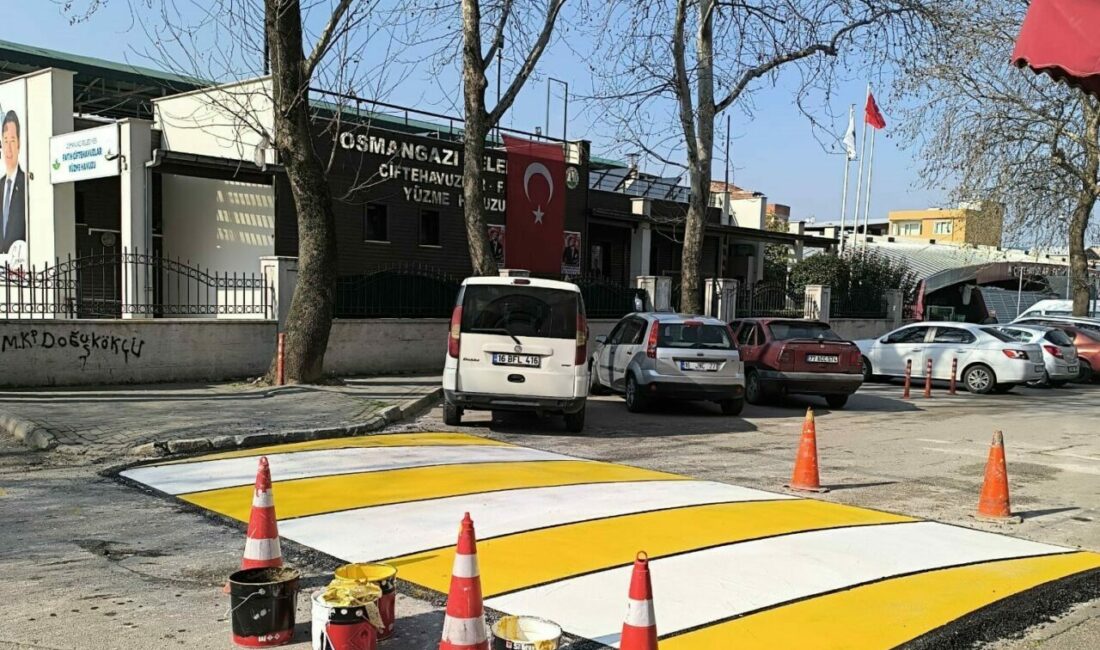 Osmangazi Belediyesi’nden trafik önlemleri Osmangazi Belediyesi, ilçe genelinde trafik güvenliğini artırmak hedefiyle okul önlerinde