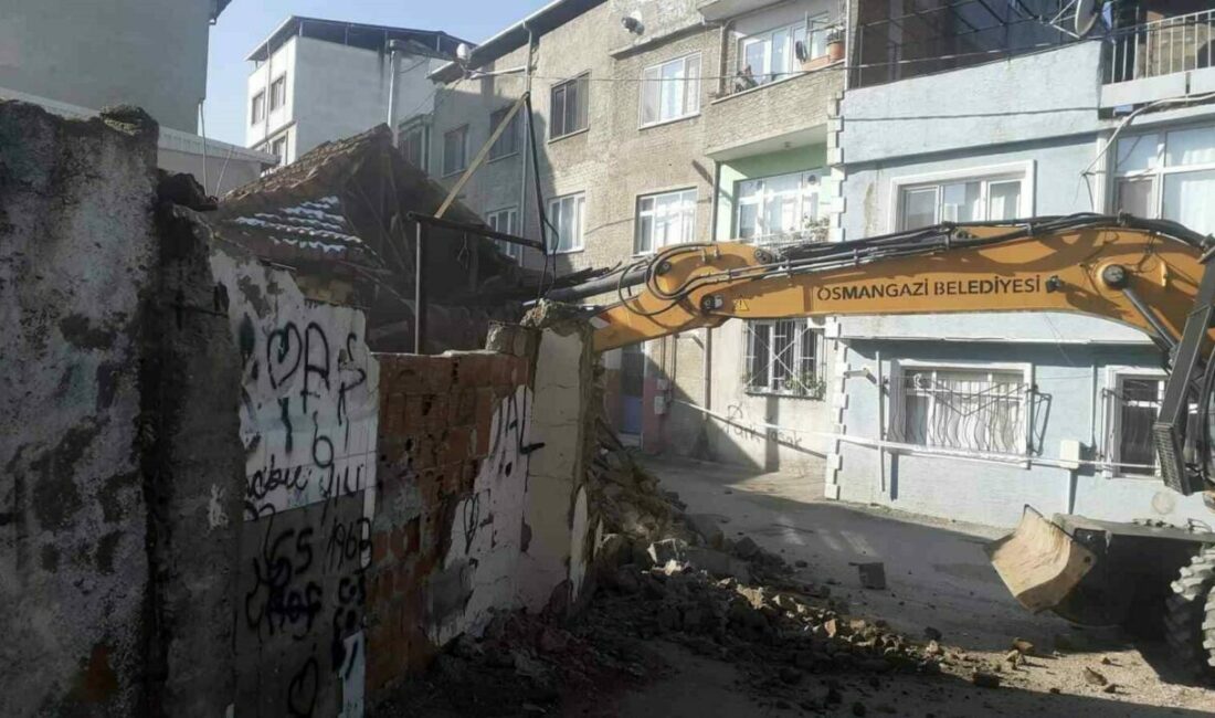 Osmangazi’de metruk bina temizliği Osmangazi Belediyesi, vatandaşların can güvenliğini tehdit eden ve sosyal riskler