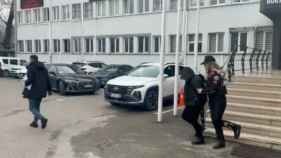 Bursa’da yaşlı bir kadına kendisini polis olarak tanıtıp 300 bin