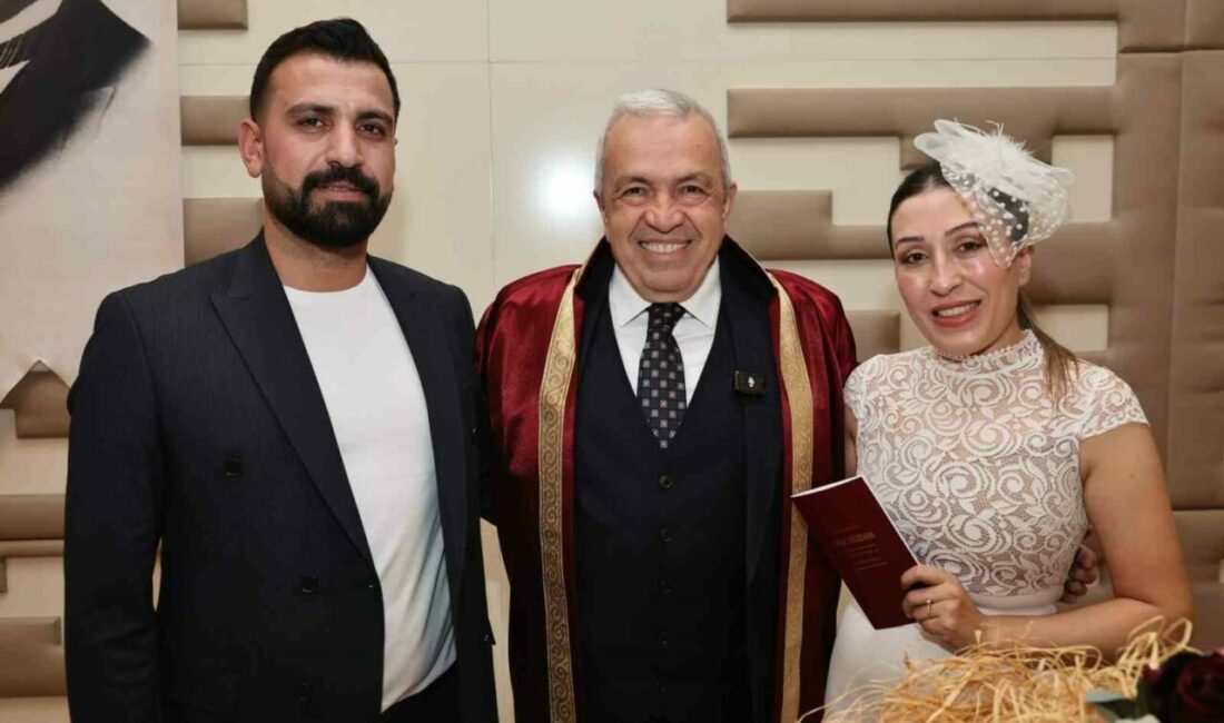 Sevgililer Günü nikahları Başkan Şadi Özdemir’den Nilüfer Belediyesi Başkanı Şadi Özdemir, 14 Şubat Sevgililer Günü’nde evlenmek