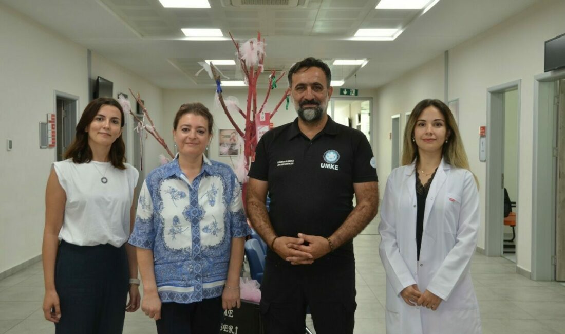 Sigarayı bıraktı 8 arkadaşına örnek oldu Bursa İl Sağlık Müdürlüğü UMKE sorumlusu Oğuzhan Alakoca, eşinin yönlendirmesiyle