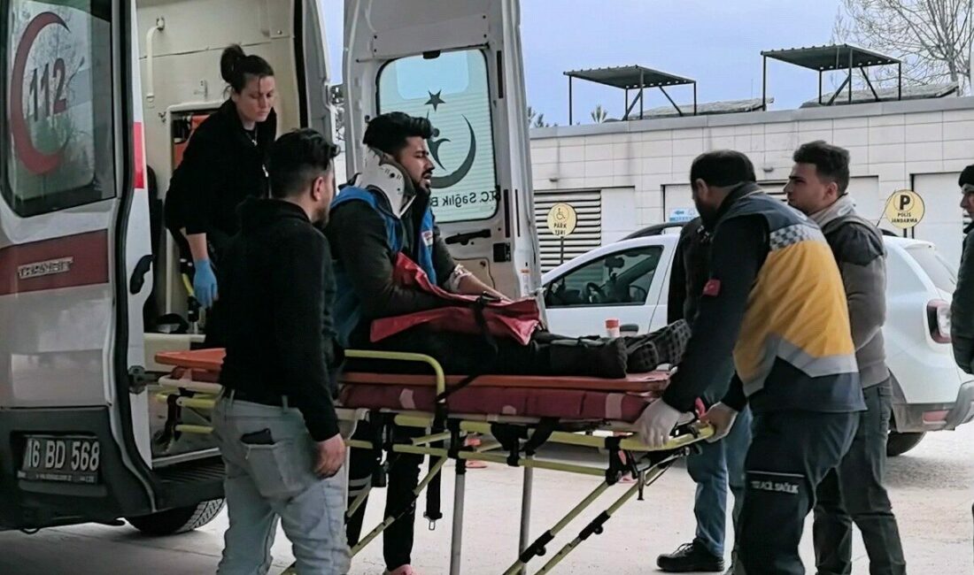 Tadilat için çıktığı çatıdan düşerek yaralandı Bursa’nın İnegöl ilçesinde tadilat için çatıya çıkan bir kişi, diğer