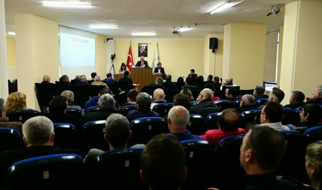 Karacabey Belediye Meclisi’nde Belediyeye ait 44 arsanın satışına İYİ Parti’nin