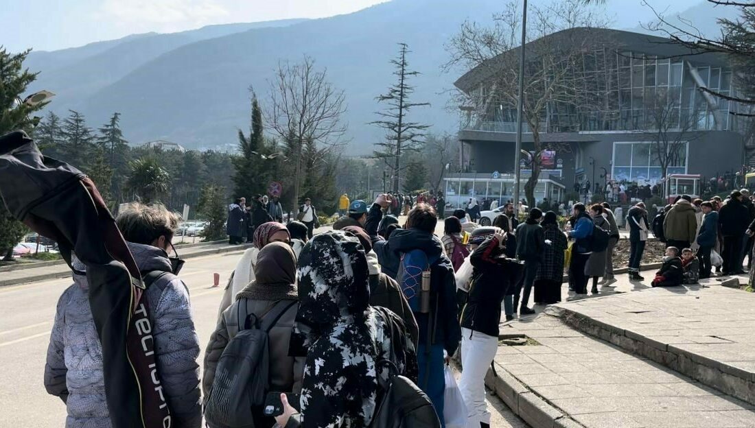 Bursa’da Uludağ’a çıkmak için teleferik tercih eden yerli ve yabancı
