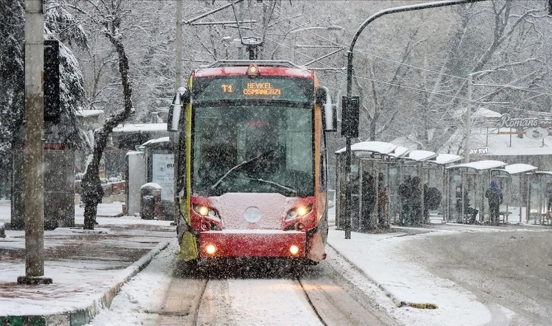 Meteoroloji’nin uyarıları devam ederken, Bursa’da yüksek kesimlerde kar yağışı başladı.