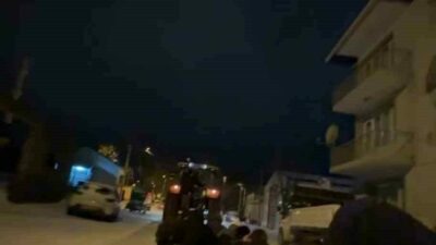 Bursa’nın Yenişehir ilçesinde bir grup genç, traktörün arkasına bağladıkları araç