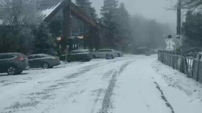 Türkiye’nin önemli kış turizm merkezlerinden Uludağ’da yollar yeniden karla kaplandı.
