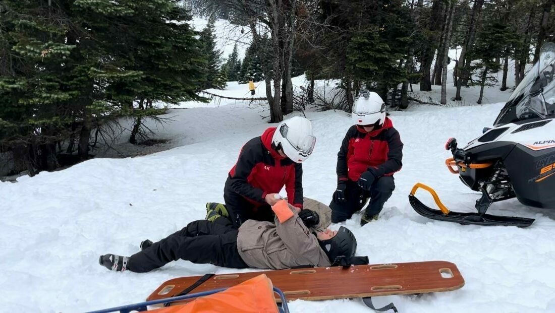 Uludağ’da sömestir boyunca hep hayat kurtardılar Türkiye’nin en büyük kış turizm merkezlerinden biri olan Uludağ’da Jandarma
