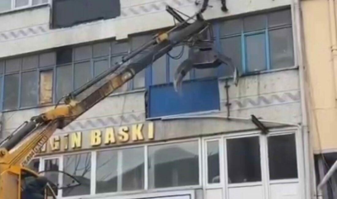 Yangında camda can pazarı Bursa’da bir işyerinde çıkan yangın sonrası mahsur kalan vatandaş camdan