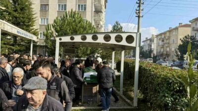 Bursa’nın İnegöl ilçesinde yarım saat arayla kalp krizi geçiren 30