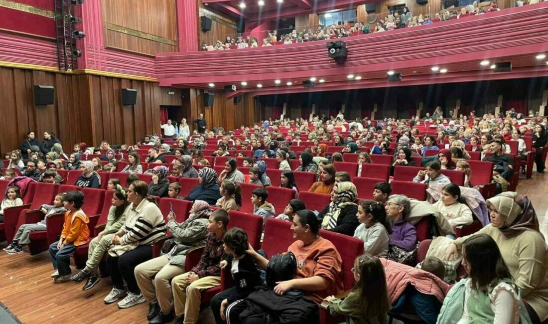Yarıyıl Şenliği’nde renkli program Bursa Büyükşehir Belediyesi tarafından düzenlenen ‘Yarıyıl Şenliği’, binlerce çocuğun sömestr