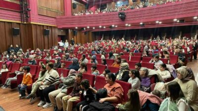 Bursa Büyükşehir Belediyesi tarafından düzenlenen ‘Yarıyıl Şenliği’, binlerce çocuğun sömestr