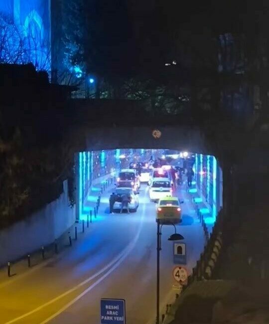 Yedikleri cezalar az geliyor Bursa’da bir arya gelen magandalar, yol kesip eğlenmeye çalışması vatandaşların
