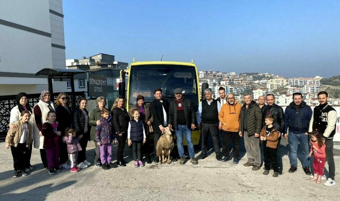 Yeni otobüs seferi başlayınca muhtar koç kesti Mudanya Halitpaşa Mahalle Muhtarı İsmail Başaran, 2GH ring seferlerinin başladığı