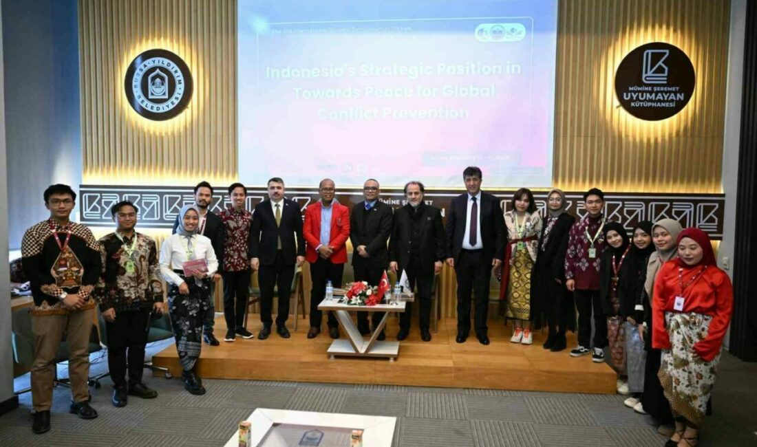 Yıldırım’da uluslararası öğrenci sempozyumu Yıldırım Belediyesi tarafından düzenlenen 3. Uluslararası Öğrenci Sempozyumu önemli kişilere