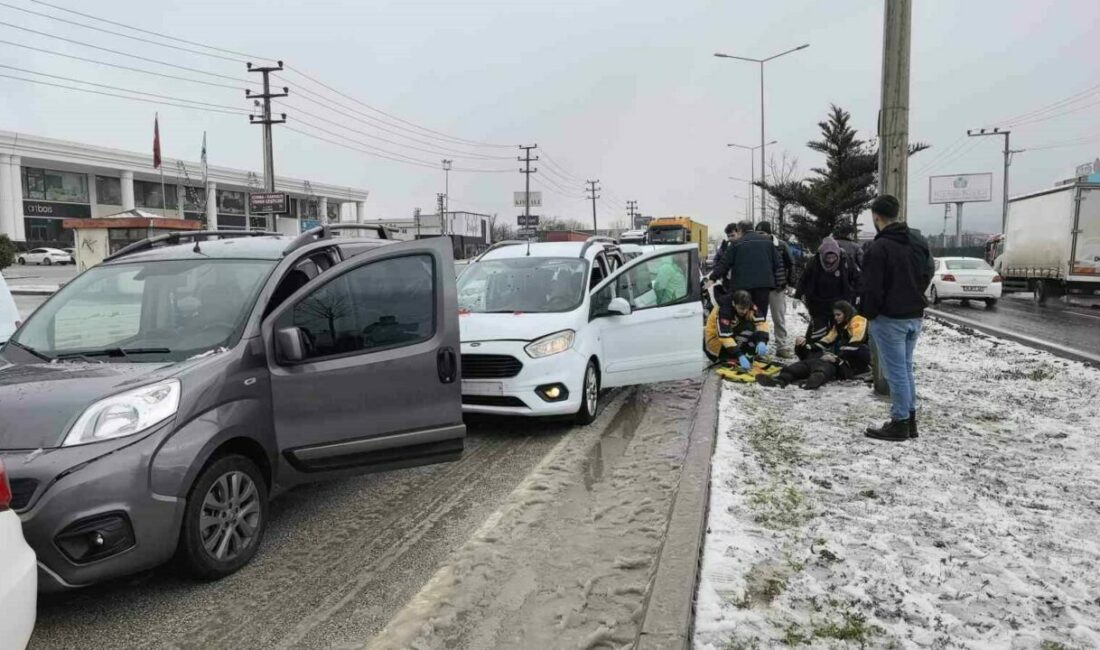 Zincirleme kazada 4 kişi yaralandı Bursa’nın İnegöl ilçesinde 3 aracın karıştığı zincirleme kazada 4 kişi