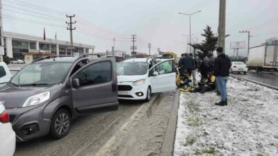 Bursa’nın İnegöl ilçesinde 3 aracın karıştığı zincirleme kazada 4 kişi