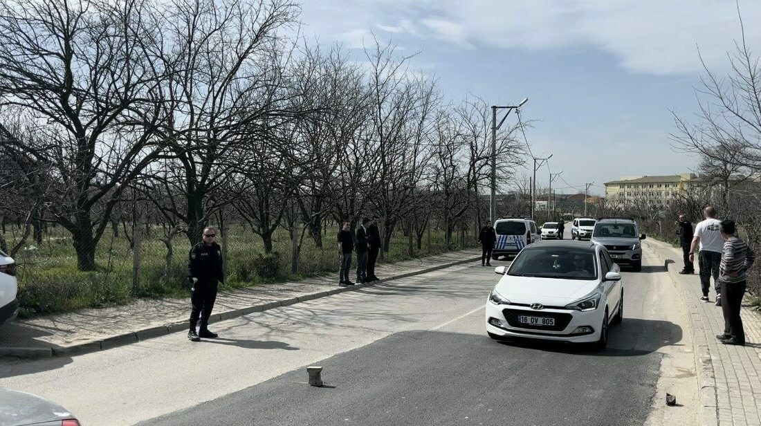 18 yaşındaki genci yaralayan 2 şüpheli tutuklandı Bursa’da 18 yaşındaki genci önce darbedip, ardından pompalı tüfekle yaralayan