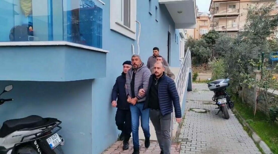 20 yıl kesinleşmiş hapis cezasıyla aranıyordu…Kaçan şüpheliyi gönül ilişkisi ele verdi Bursa’da çok sayıda suça karışan ve hakkında 19 ayrı yakalama