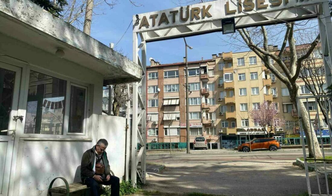 Bursa’nın köklü liseleri arasında yer alan ve 1960-1961 yılları arasında