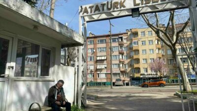Bursa’nın köklü liseleri arasında yer alan ve 1960-1961 yılları arasında